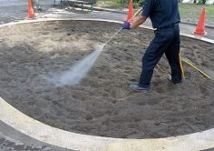 砂場清掃